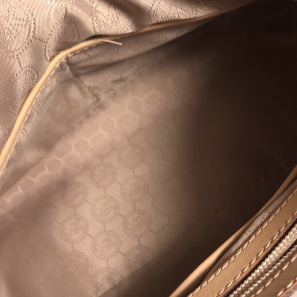 Michael Kors Large Grayson bag with dust bag. - Picture 11 of 12